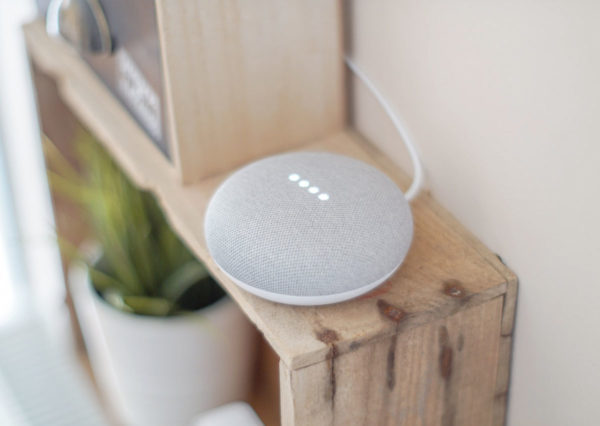 Altavoces inteligentes y asistente virtual